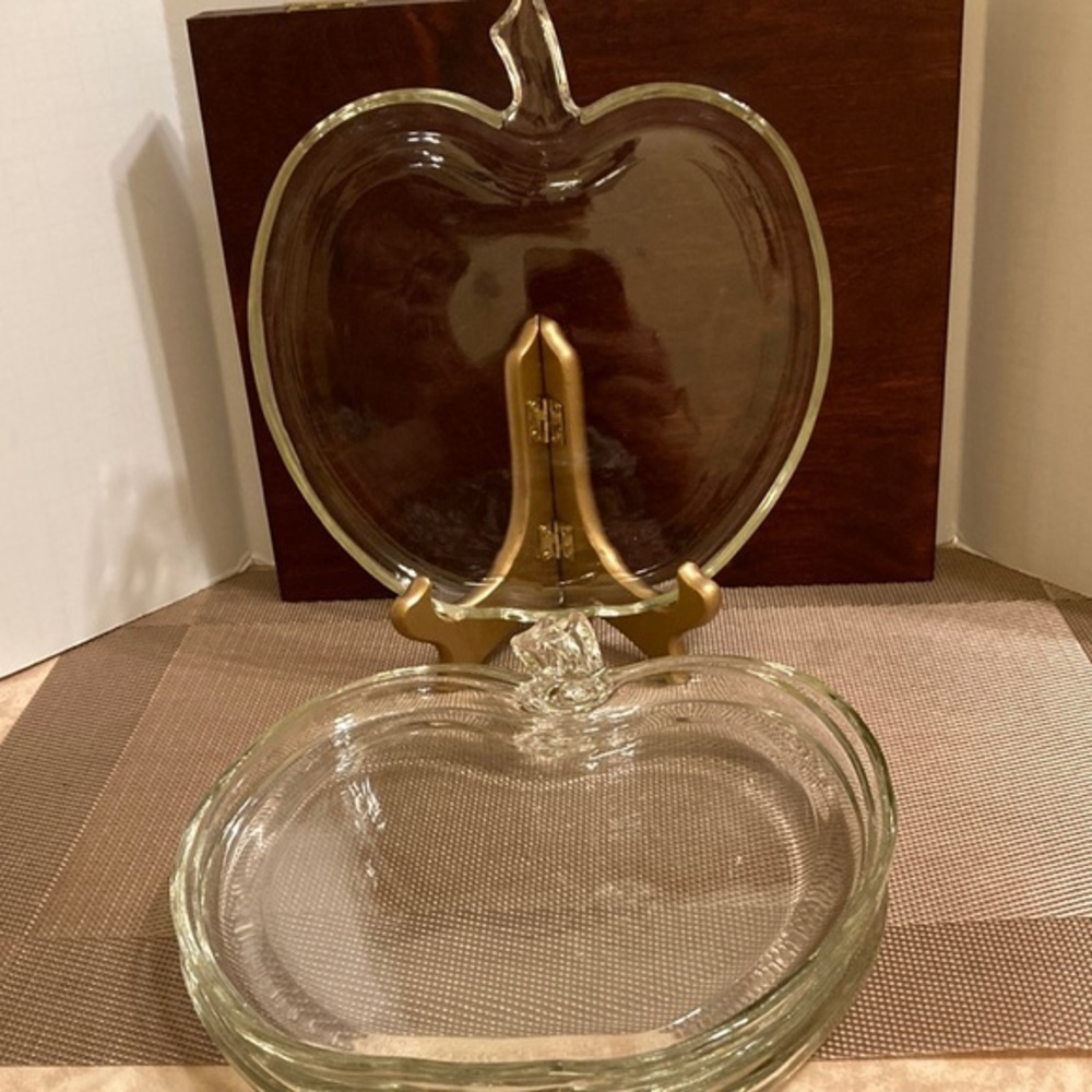Set of 4 glass apple shaped dessert plates